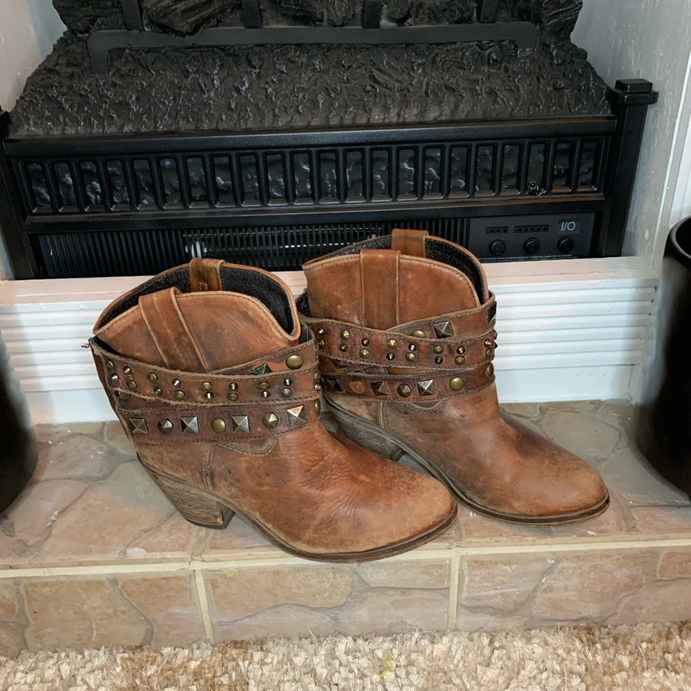 Corral “buckle” booties size 8
